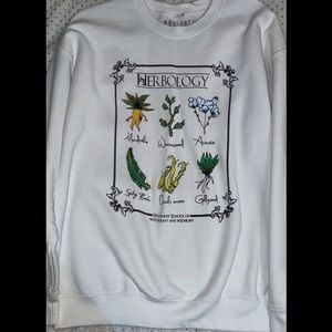 Cute and cozy sweater! 🤍